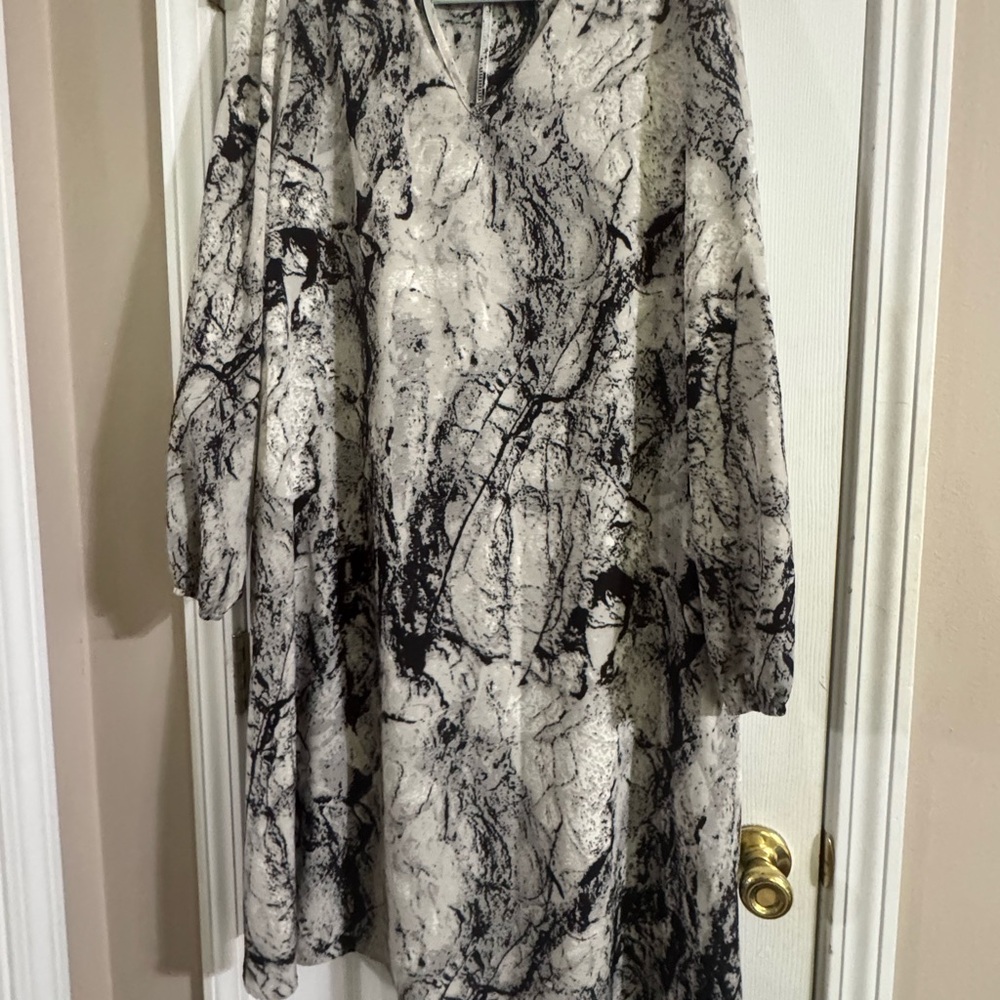 SHEIN Black and White Abstract Midi Dress